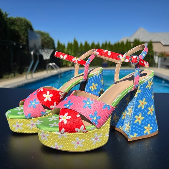 NWT GB Ulti-Mate Floral Rainbow Rhinestone Retro Platform 70's Sandals - Picture 3 of 15